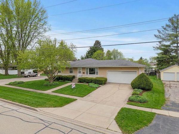 215 N State Street , Genoa, IL 60135