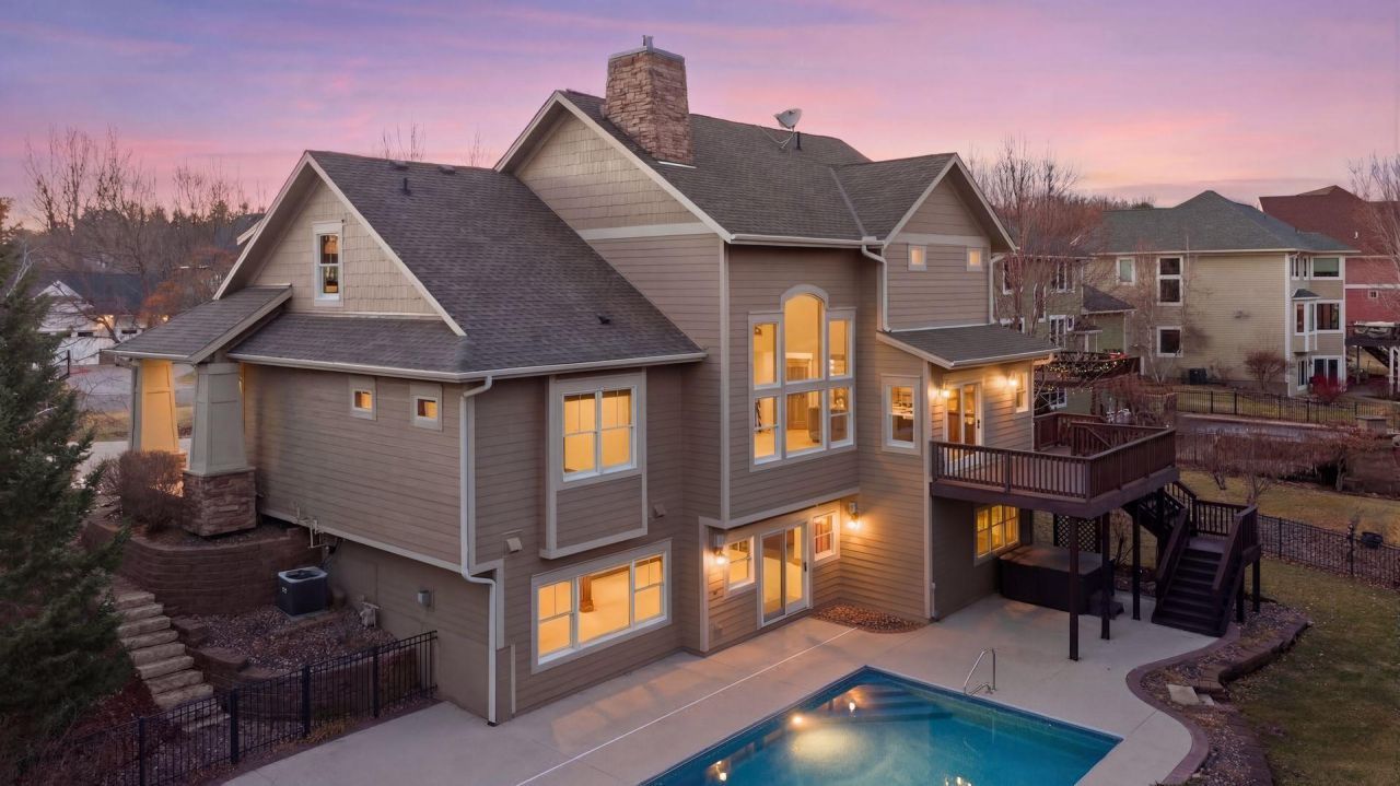 2655 Cottage Grove Place, Woodbury, MN 55129