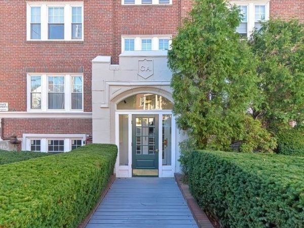 21 Bradlee Rd, Unit 52, Medford, MA 02155