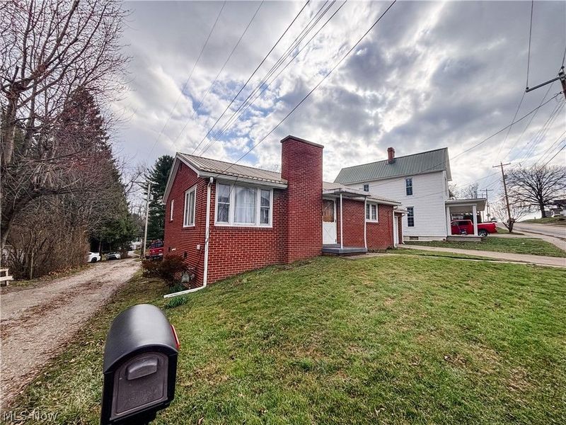 724 E Main Street, Barnesville, OH 43713 Photo 2