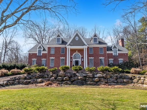 18 Sunflower Drive, Upper Saddle River, NJ 07458