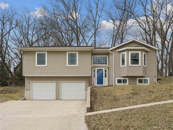 405 Oak Street, Decorah, IA 52101