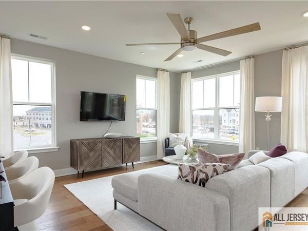 160 Leona Stewart Lane , Pennington, NJ 08534