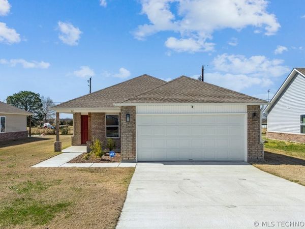 715 N Dogwood Avenue , Beggs, OK 74421