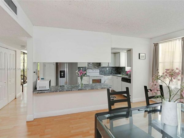 20381 NE 30th Ave, Unit 220, Aventura, FL 33180