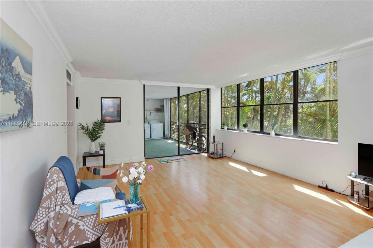 20381 NE 30th Ave, Unit 220, Aventura, FL 33180 Photo