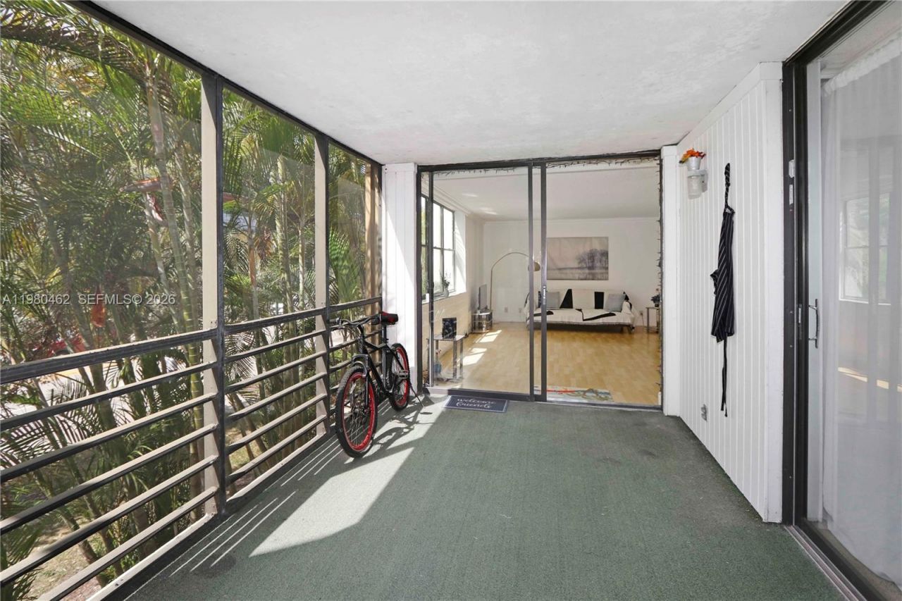 20381 NE 30th Ave, Unit 220, Aventura, FL 33180 Photo