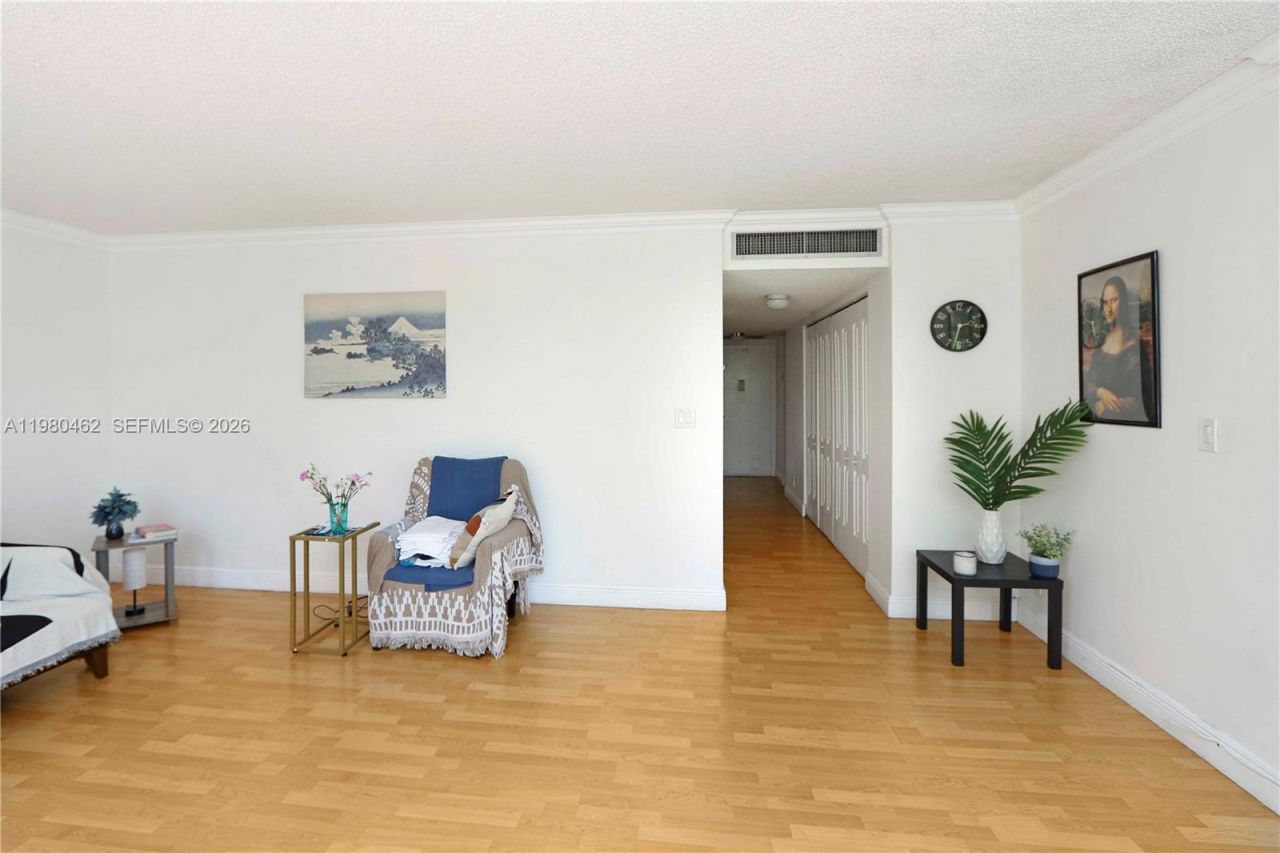 20381 NE 30th Ave, Unit 220, Aventura, FL 33180 Photo