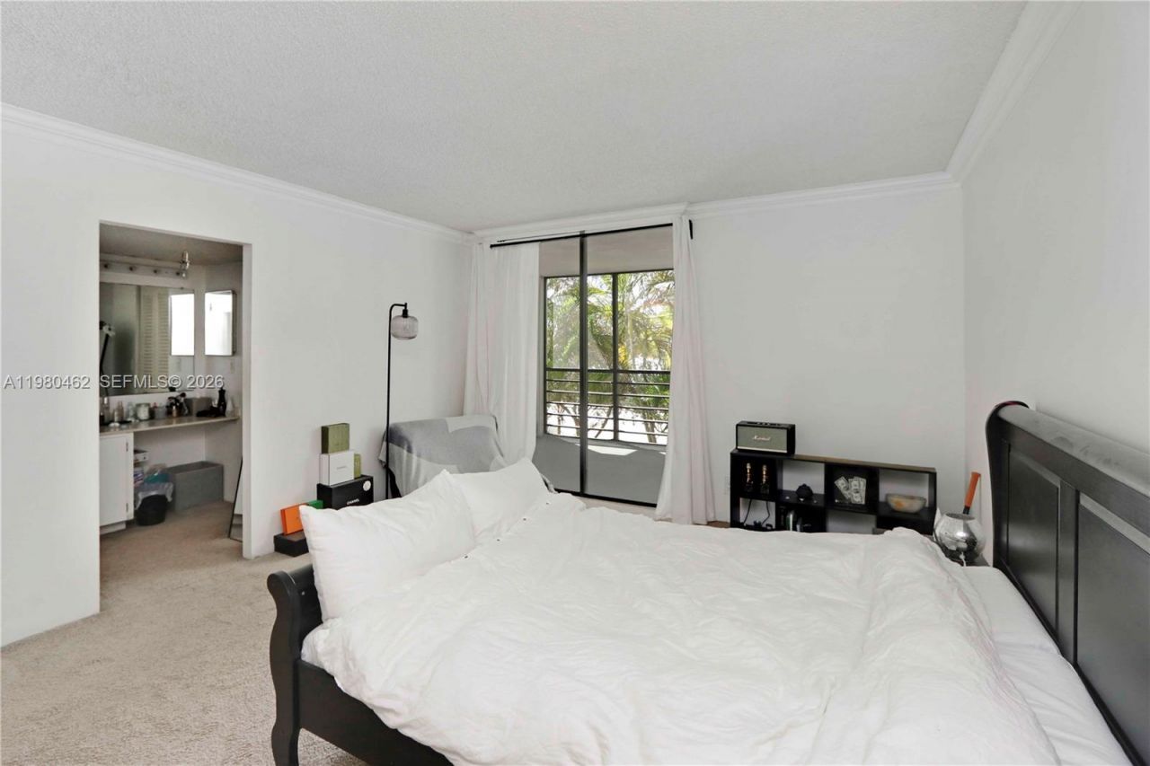 20381 NE 30th Ave, Unit 220, Aventura, FL 33180 Photo