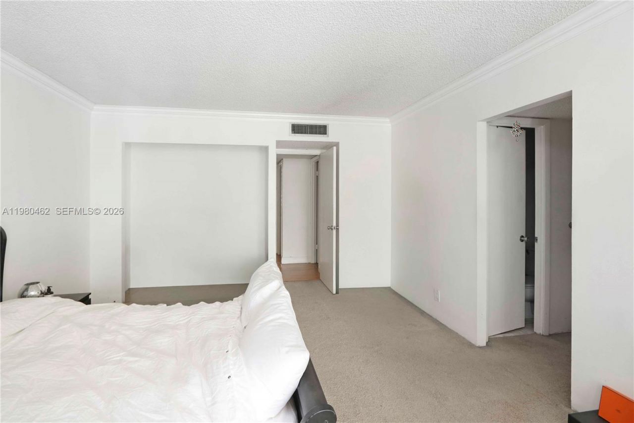 20381 NE 30th Ave, Unit 220, Aventura, FL 33180 Photo