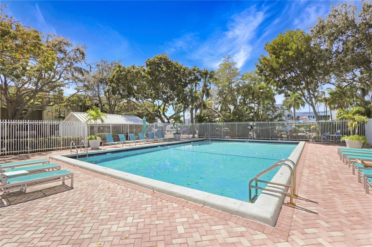 20381 NE 30th Ave, Unit 220, Aventura, FL 33180 Photo