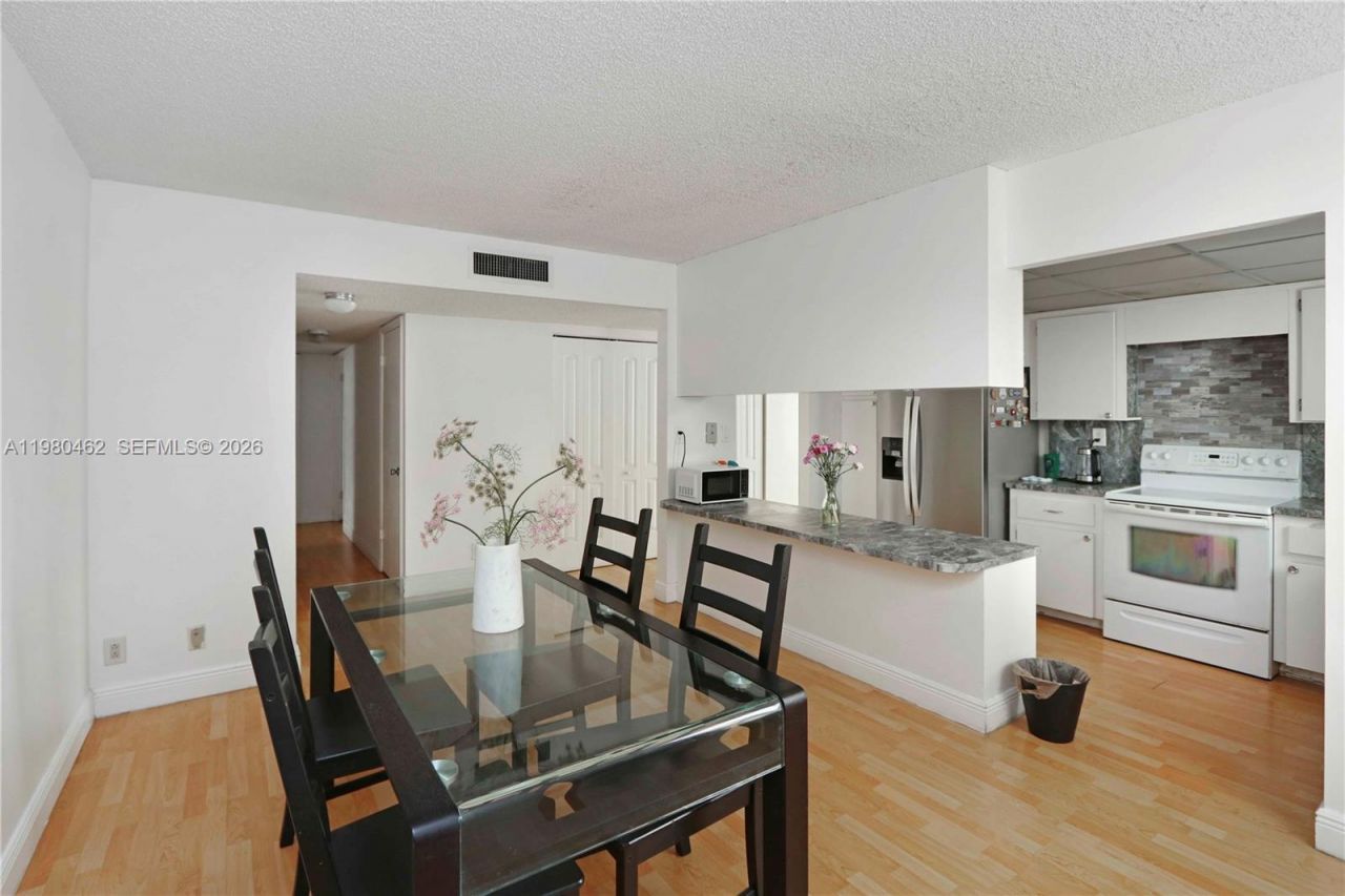 20381 NE 30th Ave, Unit 220, Aventura, FL 33180 Photo