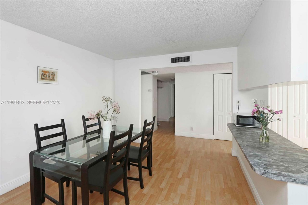 20381 NE 30th Ave, Unit 220, Aventura, FL 33180 Photo