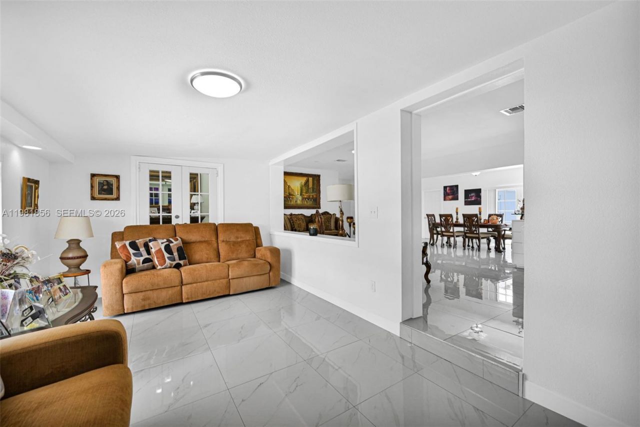 756 W 53rd St, Hialeah, FL 33012 Photo