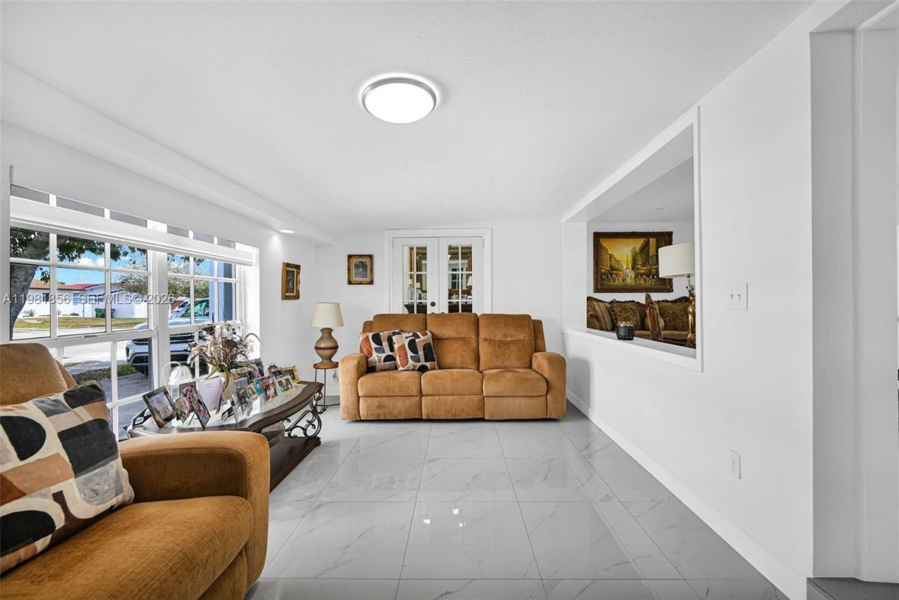 756 W 53rd St, Hialeah, FL 33012 Photo