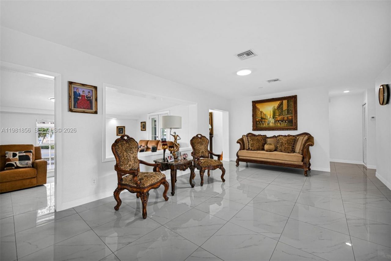 756 W 53rd St, Hialeah, FL 33012 Photo