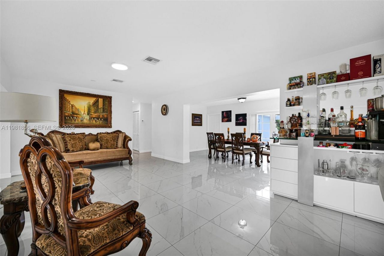 756 W 53rd St, Hialeah, FL 33012 Photo