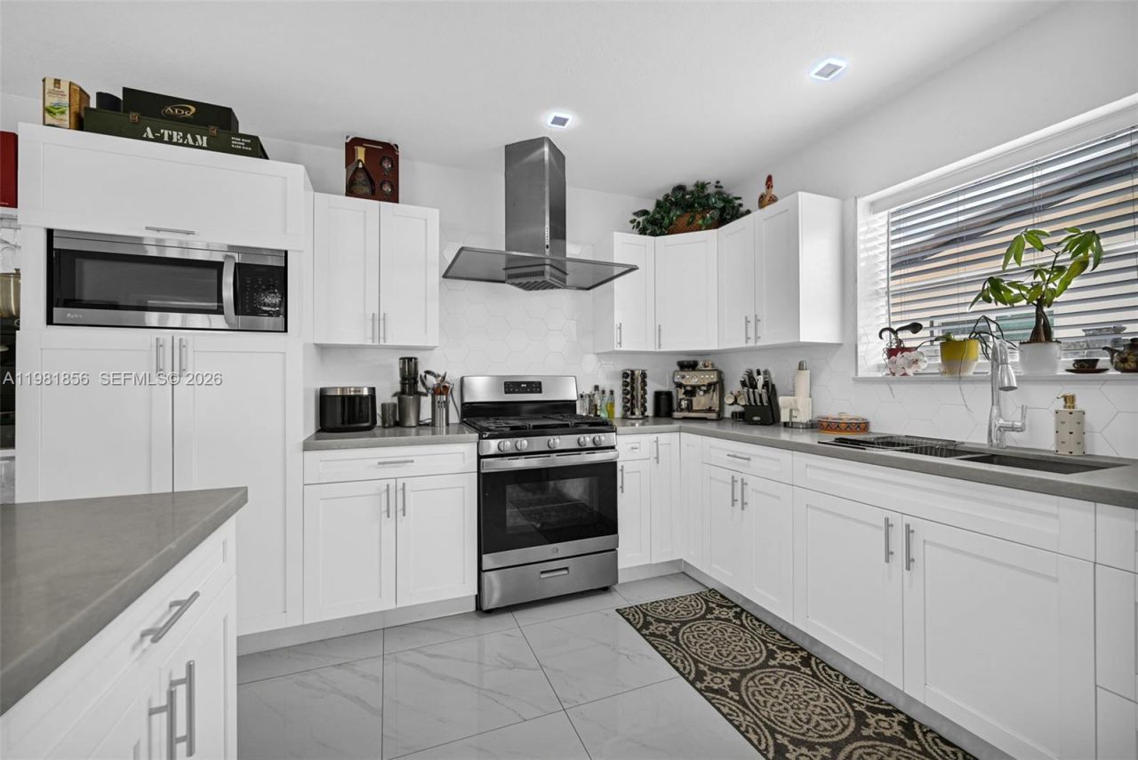 756 W 53rd St, Hialeah, FL 33012 Photo