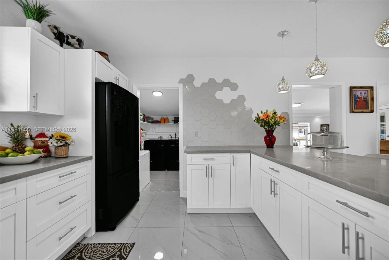 756 W 53rd St, Hialeah, FL 33012 Photo