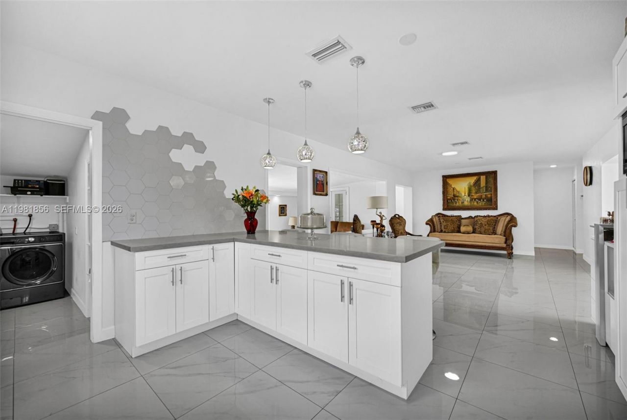 756 W 53rd St, Hialeah, FL 33012 Photo