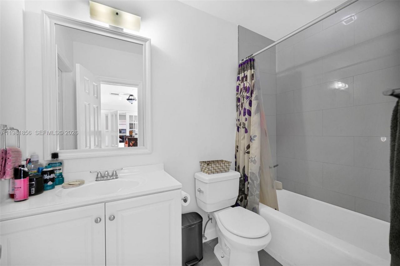 756 W 53rd St , Hialeah, FL 33012 Photo