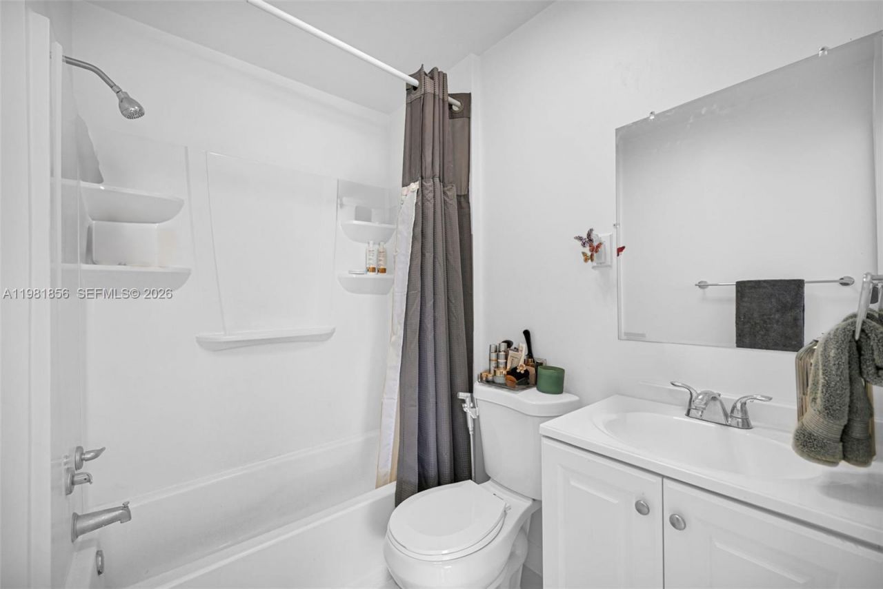 756 W 53rd St, Hialeah, FL 33012 Photo