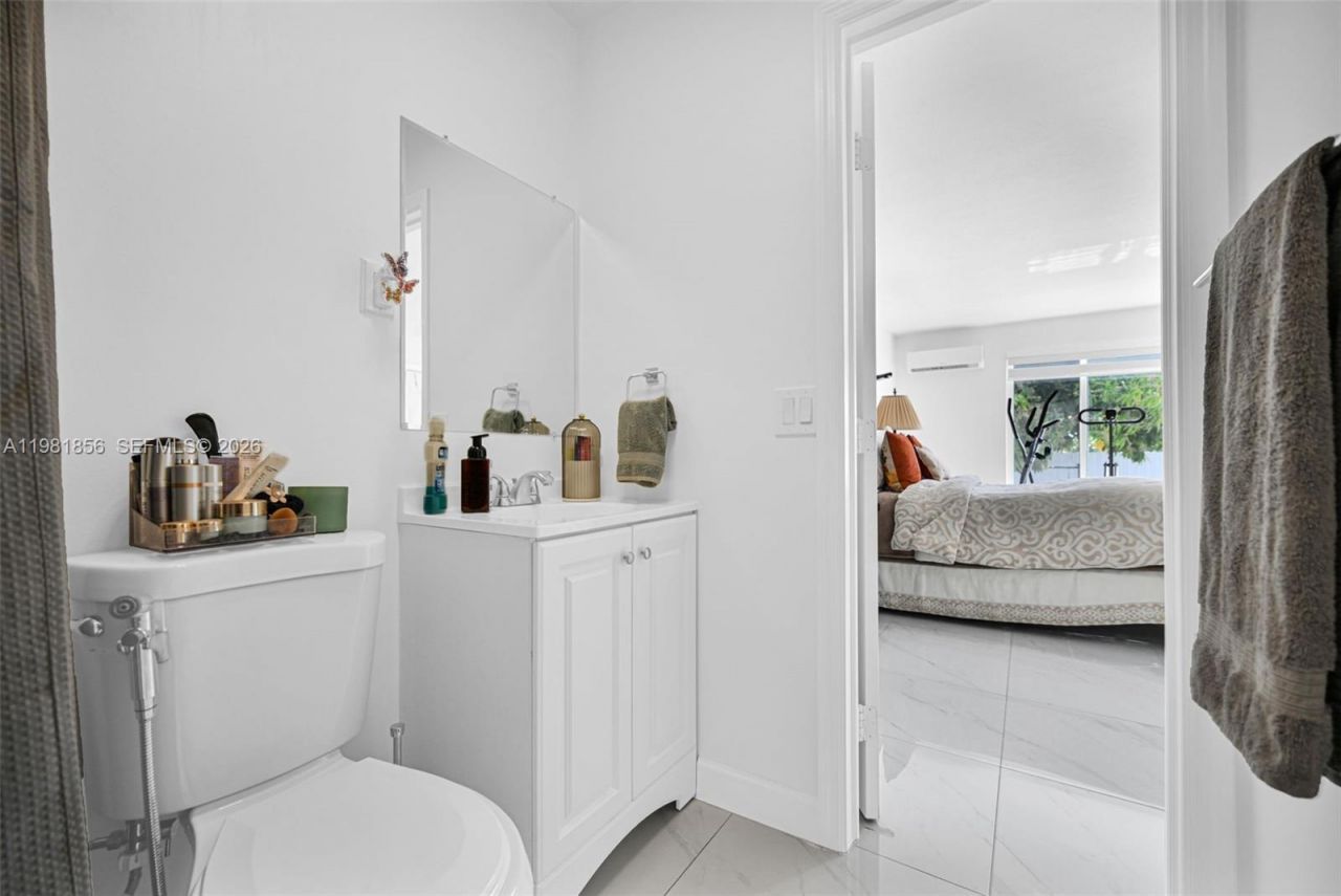 756 W 53rd St, Hialeah, FL 33012 Photo