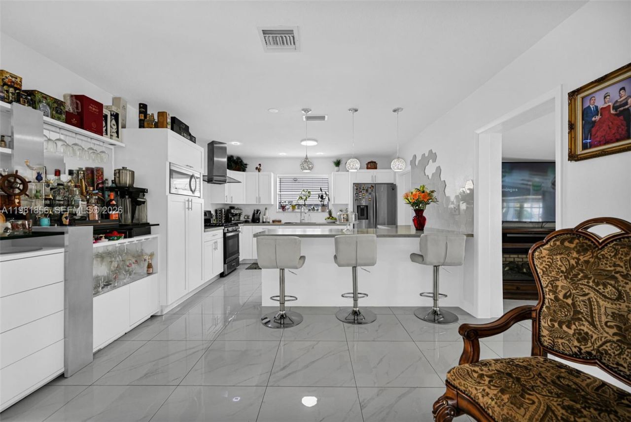 756 W 53rd St , Hialeah, FL 33012 Photo