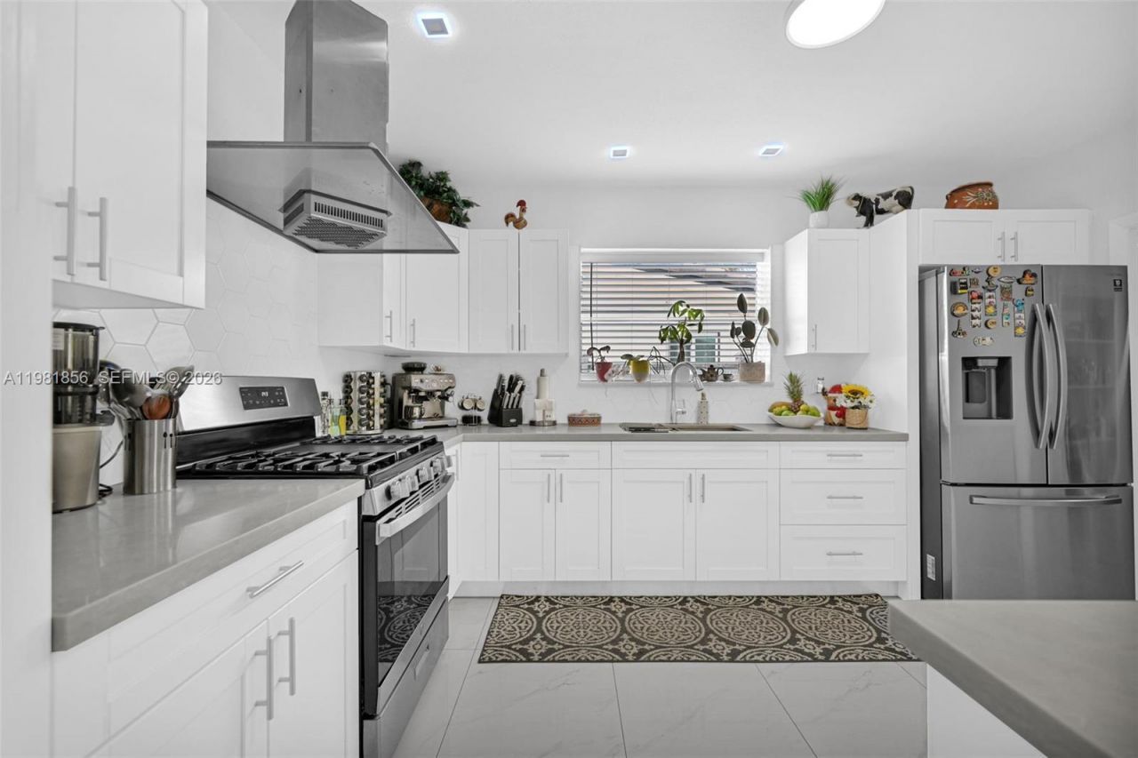 756 W 53rd St , Hialeah, FL 33012 Photo