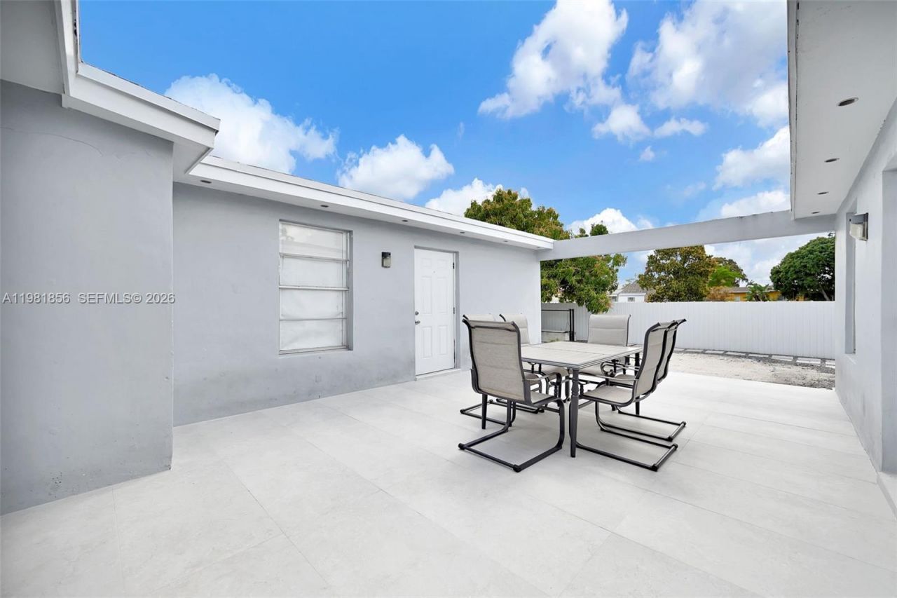 756 W 53rd St , Hialeah, FL 33012 Photo