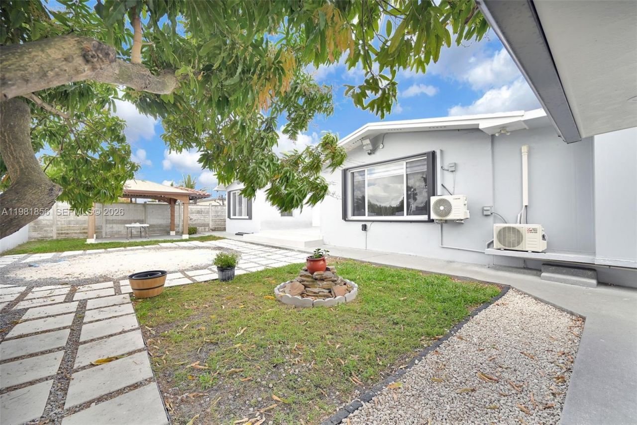 756 W 53rd St, Hialeah, FL 33012 Photo