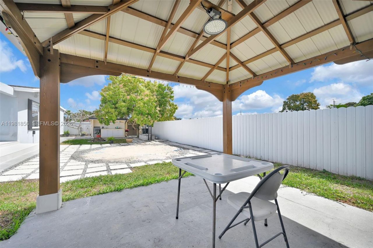 756 W 53rd St, Hialeah, FL 33012 Photo