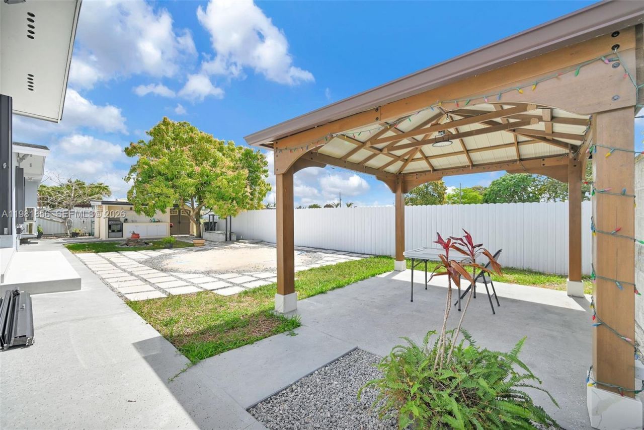 756 W 53rd St , Hialeah, FL 33012 Photo