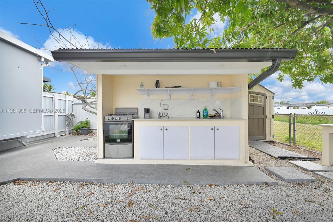 756 W 53rd St, Hialeah, FL 33012 Photo