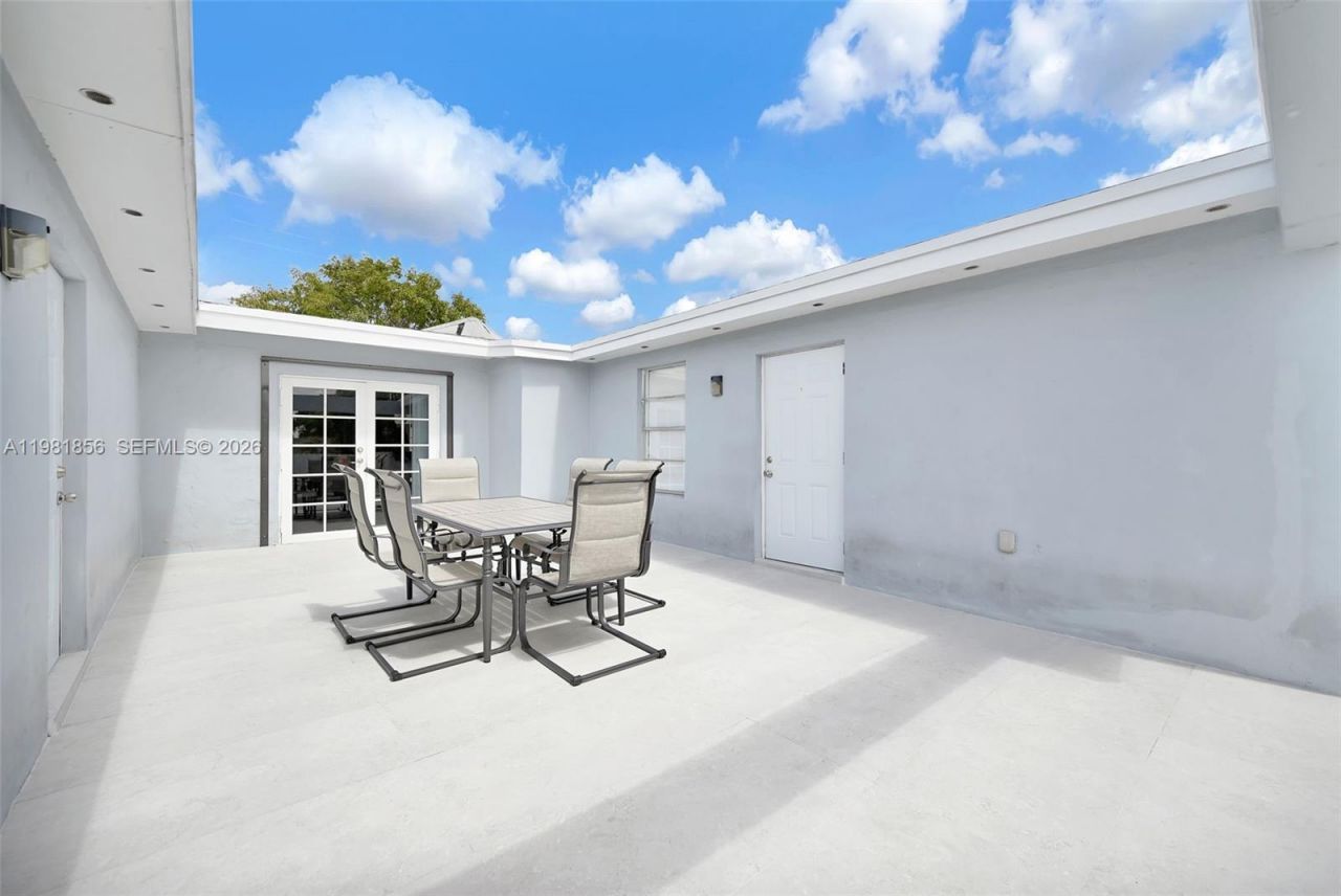 756 W 53rd St, Hialeah, FL 33012 Photo