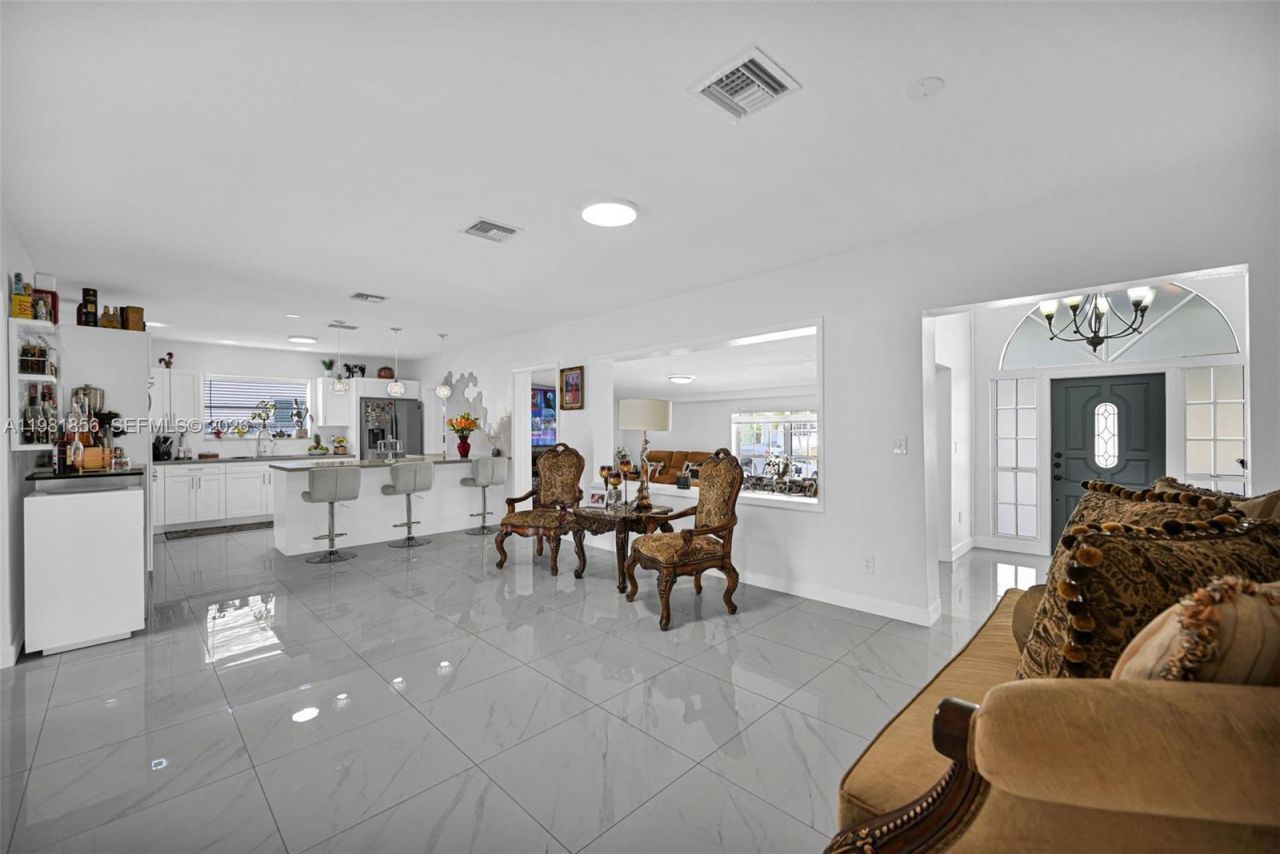 756 W 53rd St, Hialeah, FL 33012 Photo