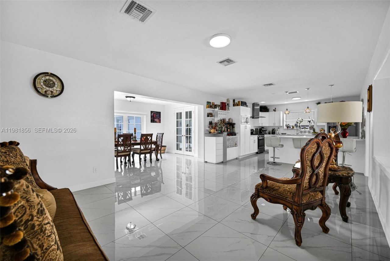 756 W 53rd St, Hialeah, FL 33012 Photo