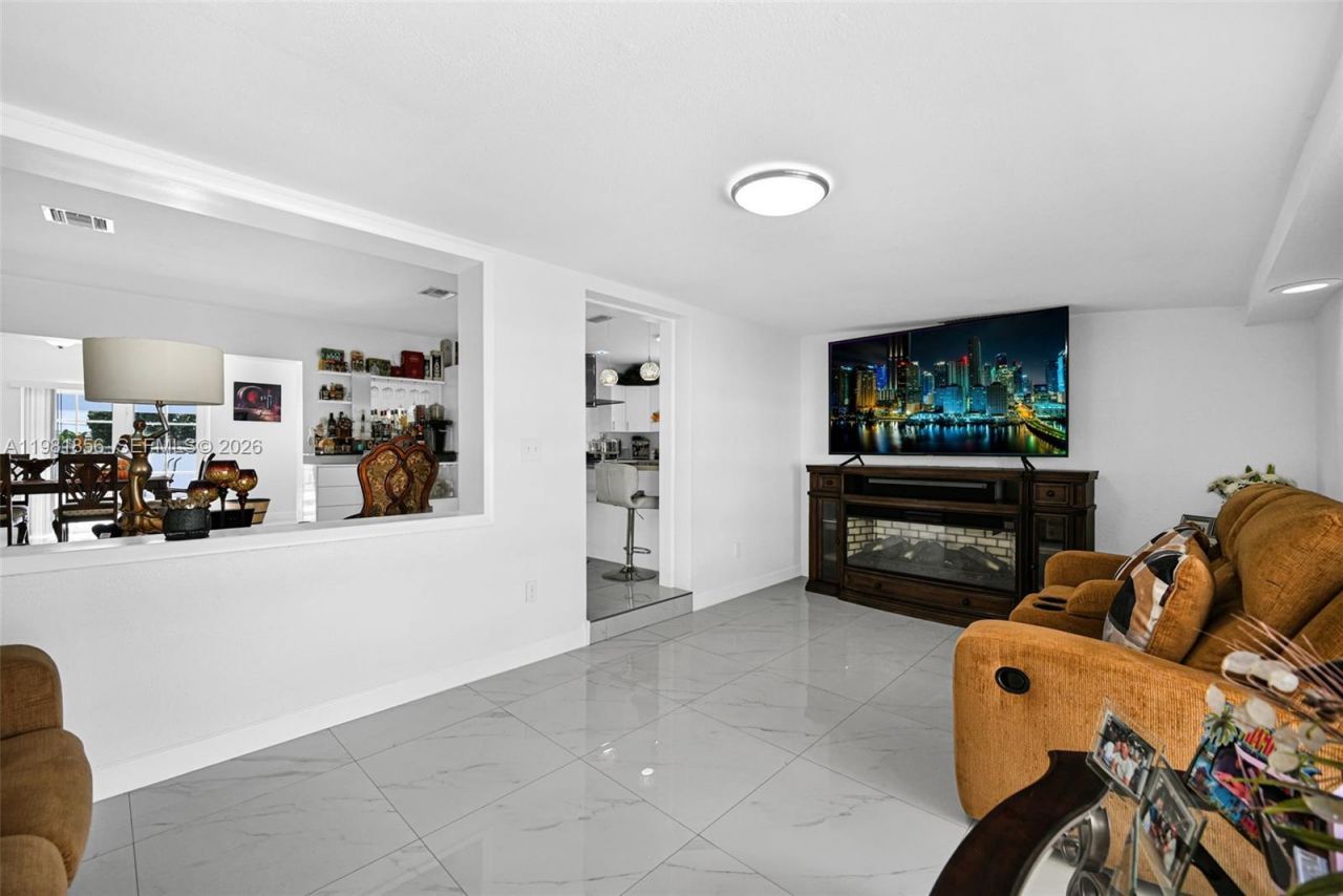 756 W 53rd St, Hialeah, FL 33012 Photo