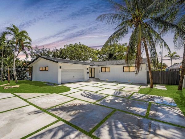 11660 Canal Dr , North Miami, FL 33181