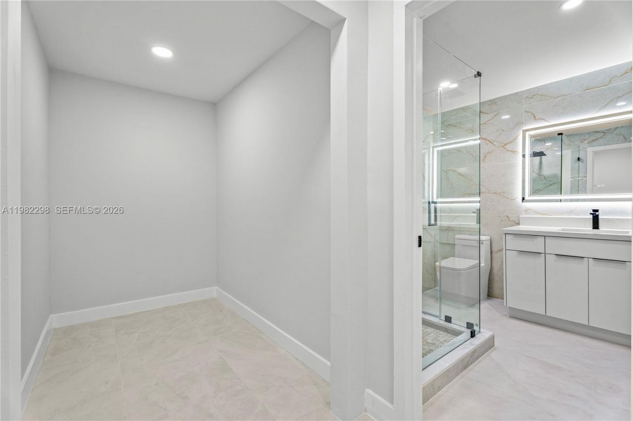 11660 Canal Dr , North Miami, FL 33181 Photo