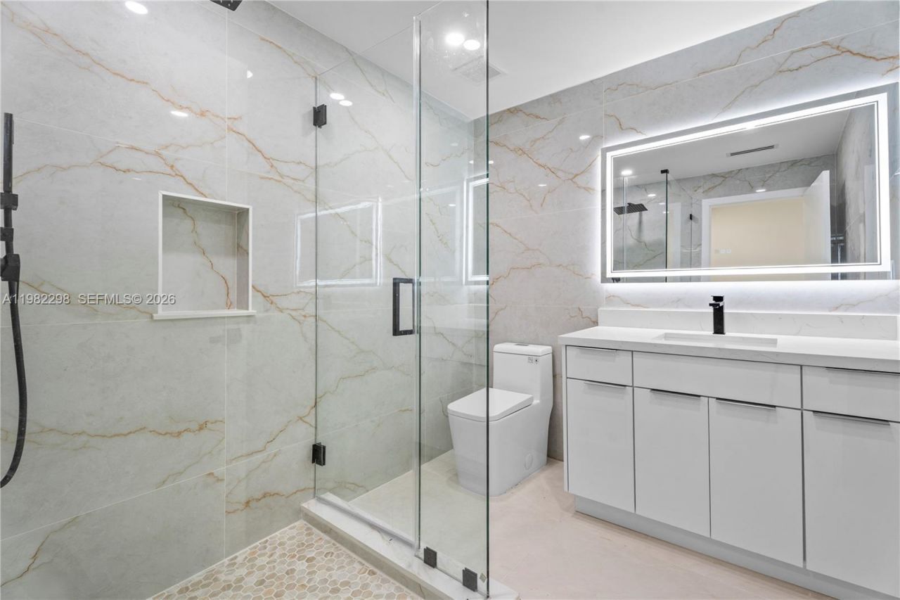 11660 Canal Dr , North Miami, FL 33181 Photo