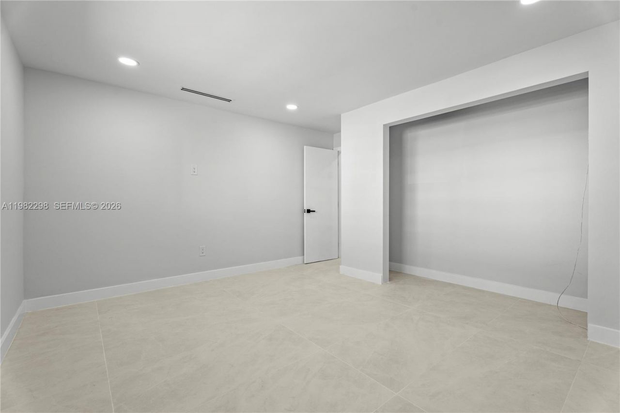 11660 Canal Dr , North Miami, FL 33181 Photo