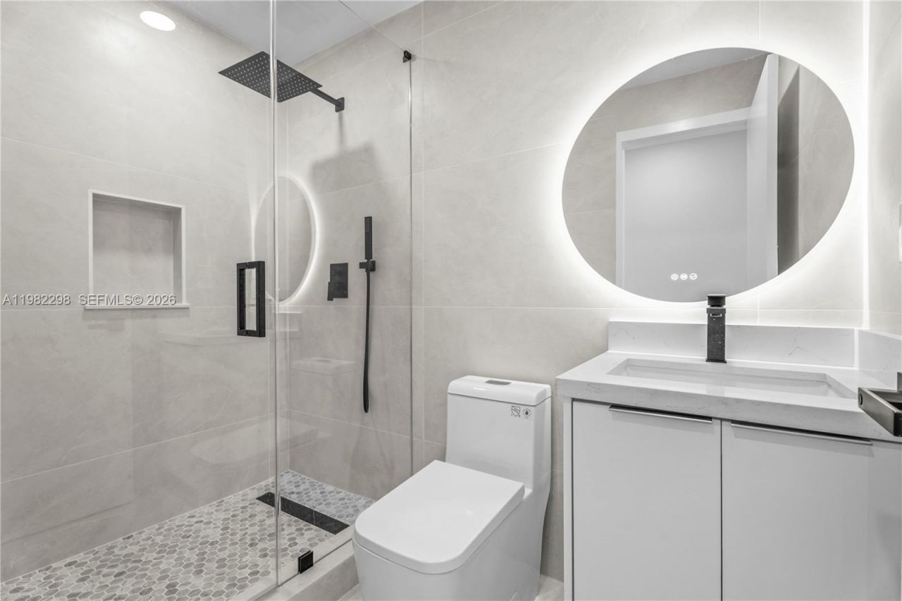 11660 Canal Dr , North Miami, FL 33181 Photo