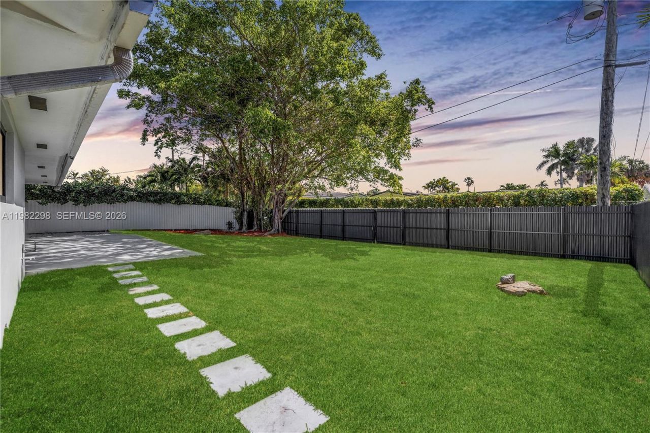 11660 Canal Dr , North Miami, FL 33181 Photo