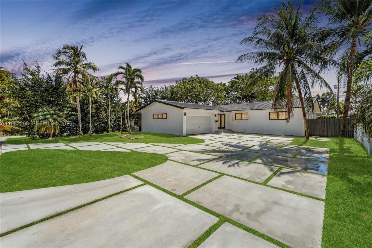 11660 Canal Dr , North Miami, FL 33181 Photo