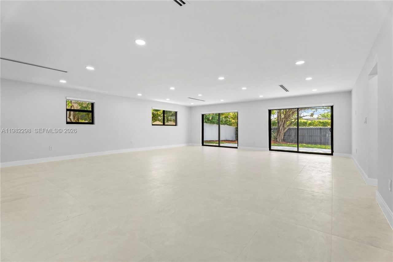 11660 Canal Dr , North Miami, FL 33181 Photo