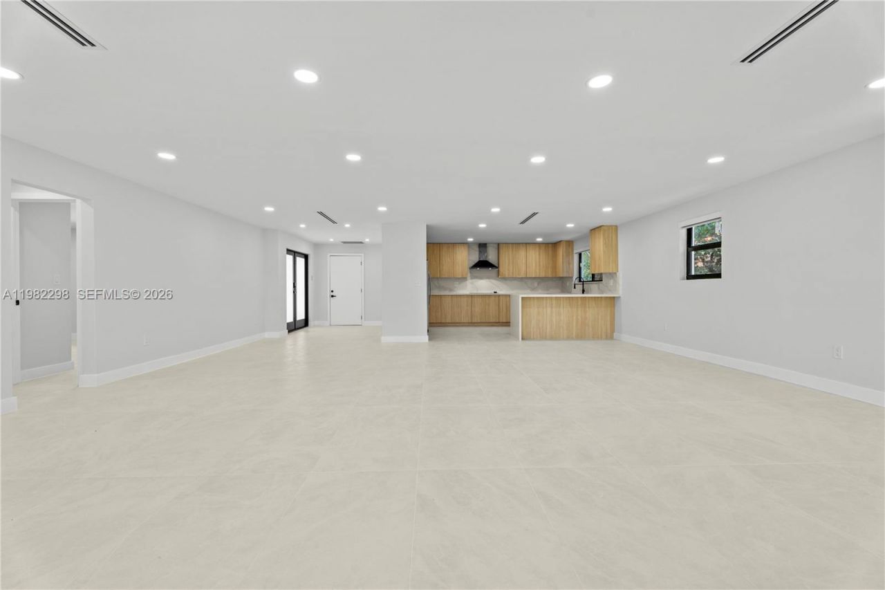 11660 Canal Dr , North Miami, FL 33181 Photo