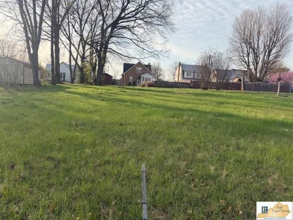 Walnut , Cave City, KY 42127