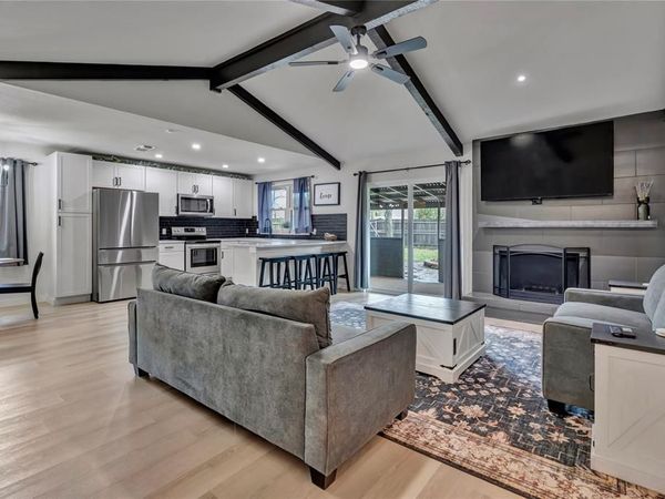 524 NW Ann Lois Lane, Burleson, TX 76028