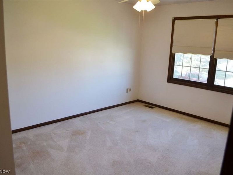 6566 Hythe Street NW, Canton, OH 44708 Photo 12